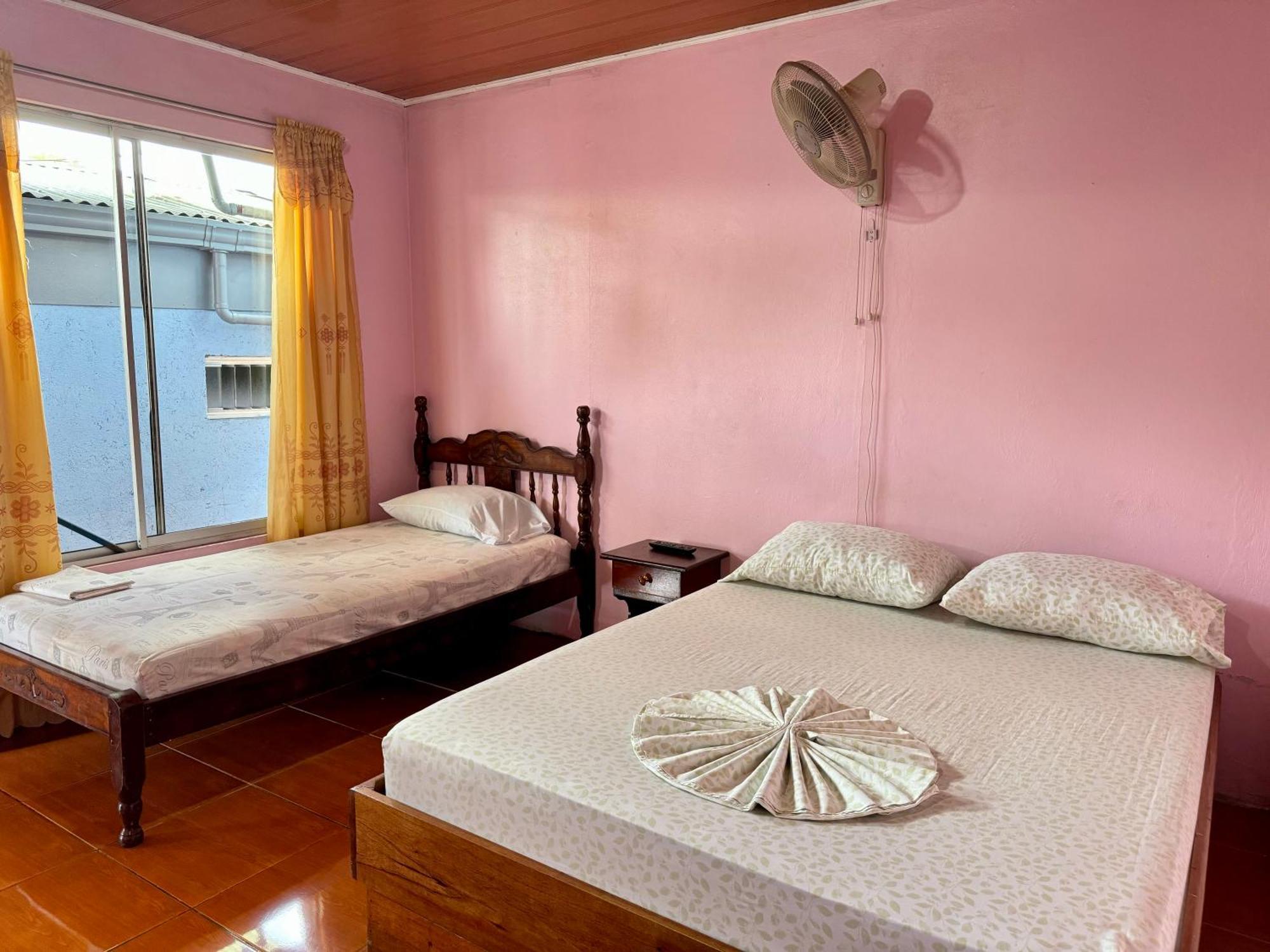 Cabinas Palmas Del Sol Frühstückspension La Fortuna